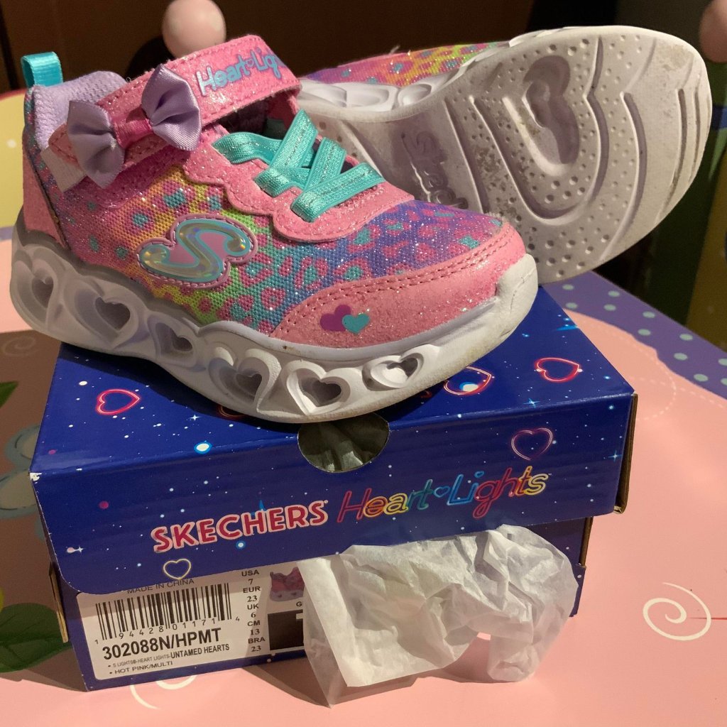 Kids Size 7 Sketchers Light Up Sneakers